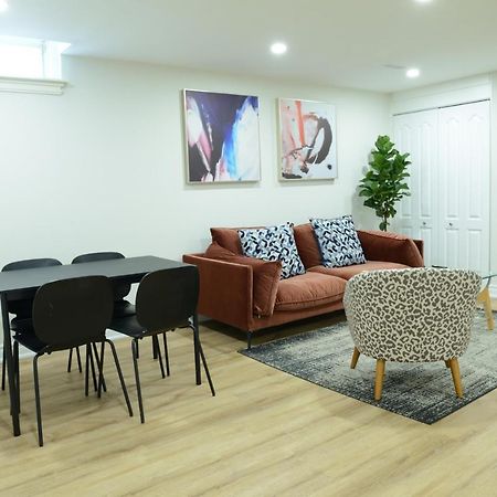 Spacious 2-Bed-Room Near Yonge & Major Mackenzie Richmond Hill Exterior photo