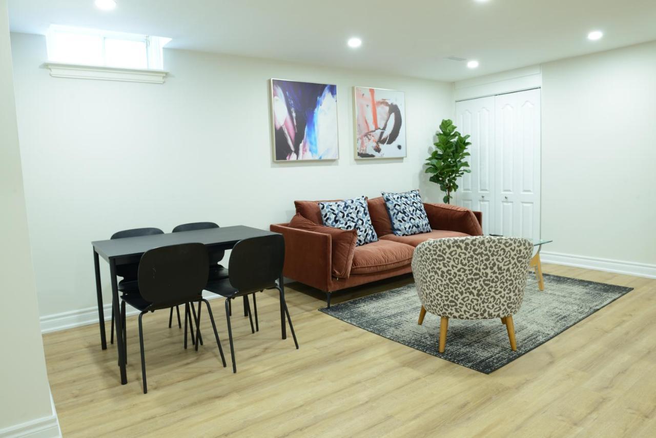 Spacious 2-Bed-Room Near Yonge & Major Mackenzie Richmond Hill Exterior photo