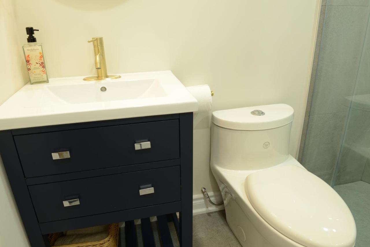 Spacious 2-Bed-Room Near Yonge & Major Mackenzie Richmond Hill Exterior photo