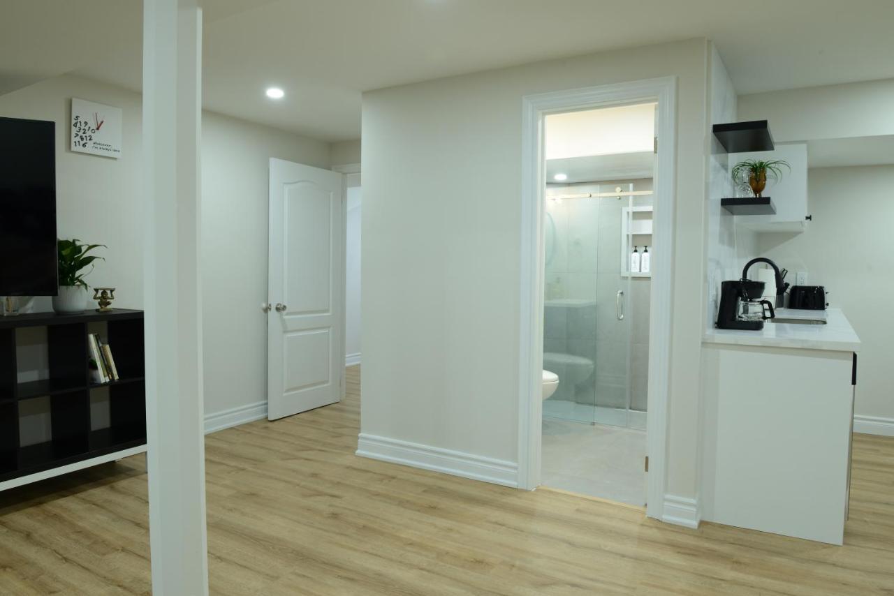 Spacious 2-Bed-Room Near Yonge & Major Mackenzie Richmond Hill Exterior photo