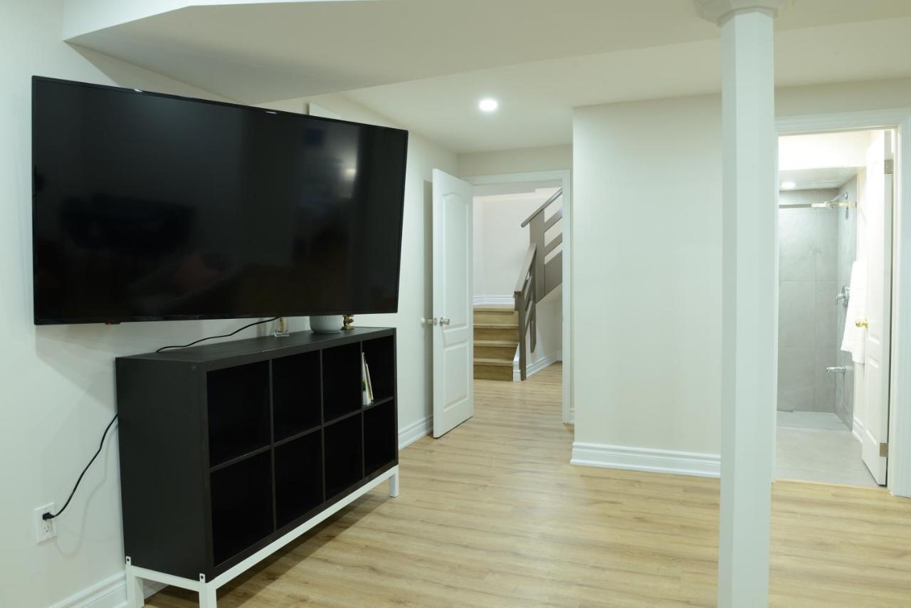 Spacious 2-Bed-Room Near Yonge & Major Mackenzie Richmond Hill Exterior photo