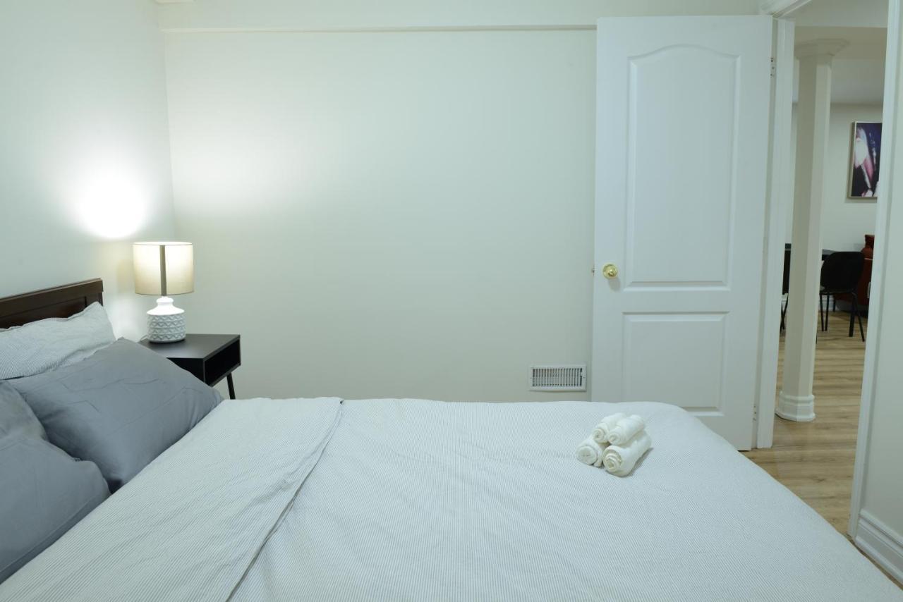 Spacious 2-Bed-Room Near Yonge & Major Mackenzie Richmond Hill Exterior photo