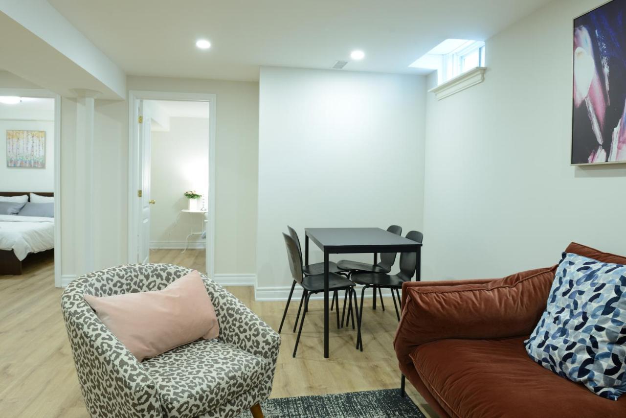 Spacious 2-Bed-Room Near Yonge & Major Mackenzie Richmond Hill Exterior photo