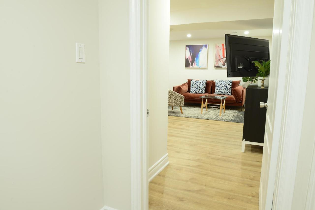Spacious 2-Bed-Room Near Yonge & Major Mackenzie Richmond Hill Exterior photo