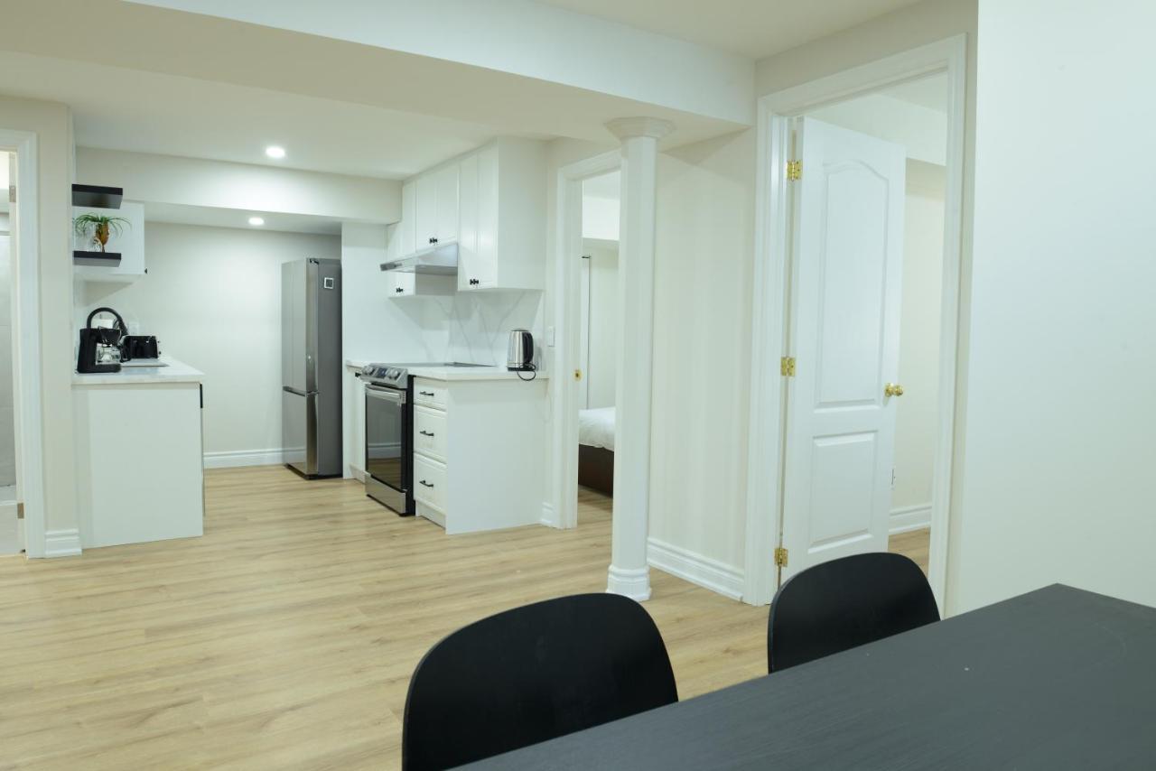 Spacious 2-Bed-Room Near Yonge & Major Mackenzie Richmond Hill Exterior photo